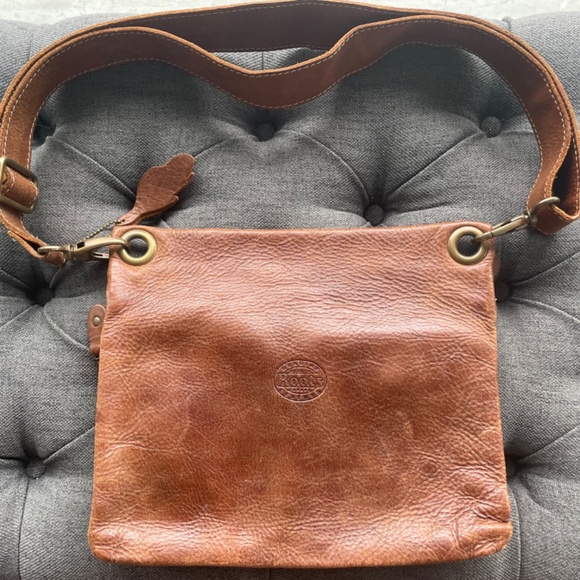 Classic Roots Leather Cross-Body Bag Near Perfect Condition - Picture 2 of 5